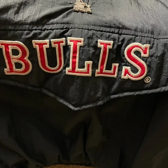 Chicago Bulls Starter Black and Red NBA Jacket - Picture 6 of 7